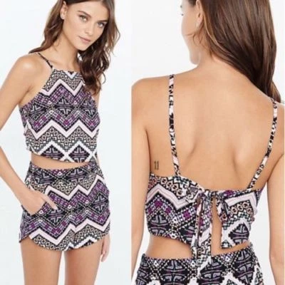 Camiseta sin mangas Express Crop Top para mujer grande (12-14) púrpura estampado geo boho atado trasero Foto 1 de 4