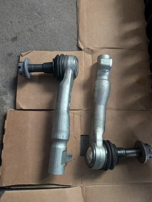 Toyota Tundra 2025 extremos de barra de dirección Foto 1 de 3