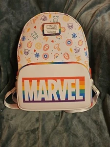 Mini Mochila Loungefly Disney Parks Marvel Pride Collection - Imagen 1 de 2