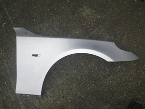 Parafango con foro frecce destro anteriore argento titanio, qualche graffio 5 TOURING - Foto 1 di 1