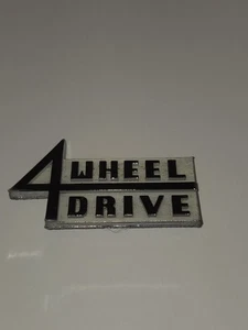 Vintage Original 1960's Jeep Wagner 4 WHEEL DRIVE front Fender Emblem - Foto 1 di 5