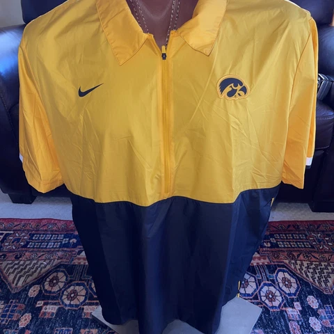 NWOT Iowa Hawkeyes Nike TEAM ISSUE 1/4 Zip Short Sleeve Windbreaker Jacket XXL Cover