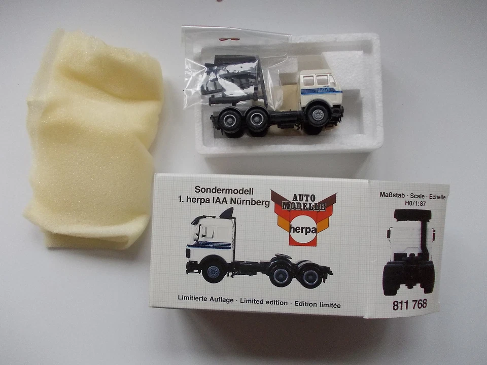 Herpa: MB Tractor Special Model 1.Herpa IAA Nuremberg 811 768 (SSK30) - Image 1 of 1