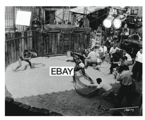 SPARTACUS 1960 MOVIE PHOTO K DOUGLAS GLADIATOR STANLEY KUBRICK BEHIND-THE-SCENES - Picture 1 of 1