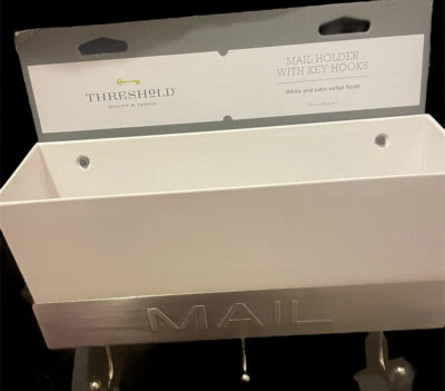 Soporte de correo umbral con ganchos para llaves Foto 1 de 2