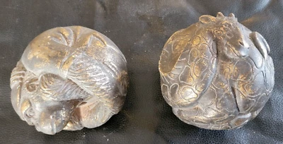 Juego de 2) Bolas Jirafa Chimpancé Mono Tótem ORB Resina? ¿Madera? Foto 1 de 4