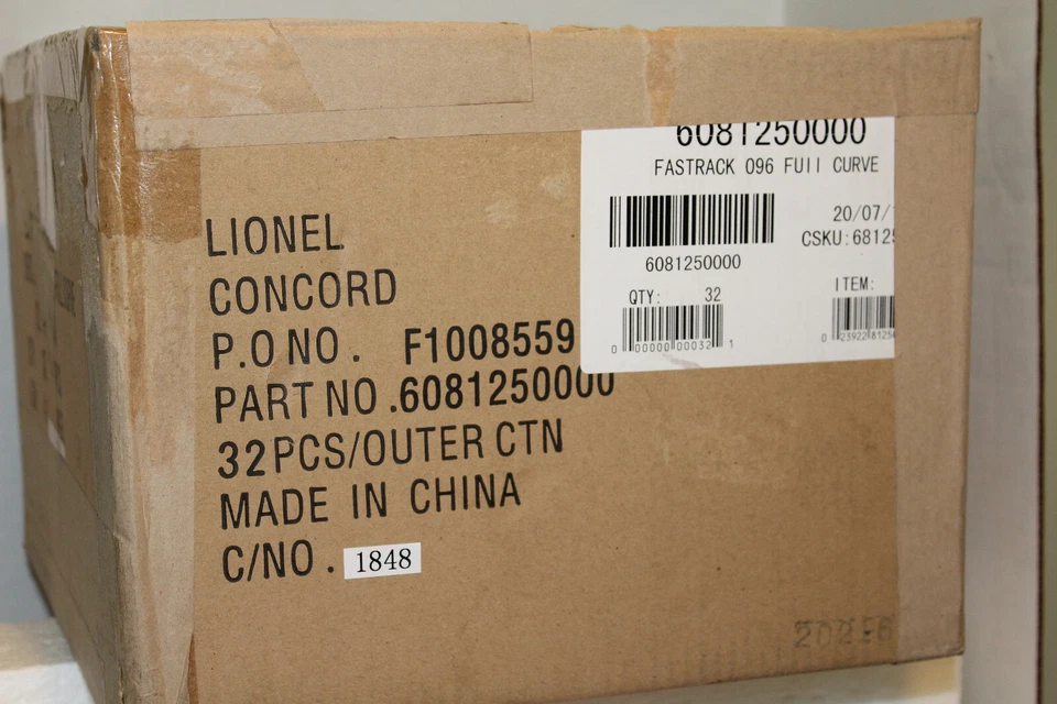 Lionel #81250 "096" FASTRACK 32 PIECES MAKES A COMPLETE CIRCLE - Image 1 of 1