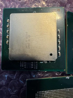 3 pezzi di: Intel Xeon Processore X7350, Quad-Core 4 X 2.93 GHz, CPU, Socket 604 - Immagine 1 di 2