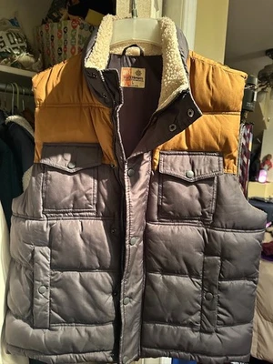 Chaleco acolchado Ruff Hewn para hombre (grande) — ligeramente usado, cálido y duradero, cejas de dos tonos Foto 1 de 4