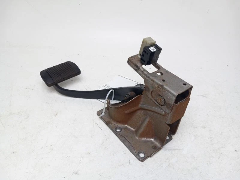 2013 DODGE AVENGER BRAKE PEDAL - Image 1 of 4