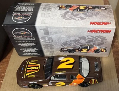Mark Martin SAI Roofing 2003 Historical Series Club Car 1987 1 de 504 Foto 1 de 3