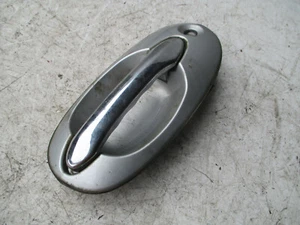 KIA SEDONA MK1 2004 OSF DRIVER SIDE FRONT EXTERIOR DOOR HANDLE - Picture 1 of 4