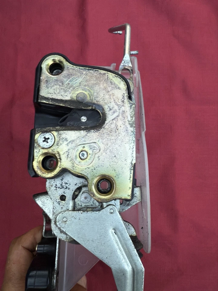 Actuador de cierre de puerta delantero derecho Toyota T100 1993-1998 probado por fabricante de equipos originales Foto 1 de 4