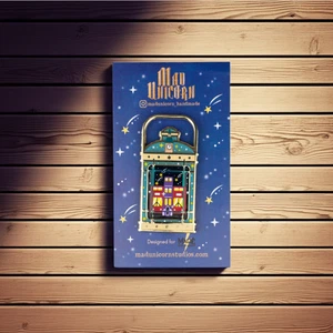 Accio/Magic Delivered Harry Potter Transit Purple Box Magical Knight Bus Pin Neu in Verpackung - Bild 1 von 1