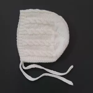 Baby Girl Hat BONNET Cable Knit Acrylic Handmade Knit White Size 7-10 Months - Imagen 1 de 13