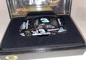 2001 Dale Earnhardt GM Goodwrench Service Plus Oreo NASCAR Action Elite 1/64 - Picture 1 of 4