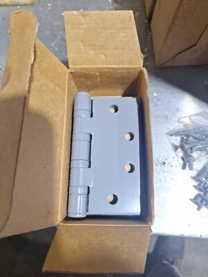 Juego de 3 bisagras de plantilla de mortaja completa Stanley Hardware de 4-1/2" de largo x 4-1/2" de ancho Foto 1 de 3