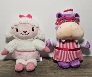 Disney Jr Doc McStuffins Plüschtier Set 8 Zoll Lambie & Hallie Nilpferd Stofftier Spielzeug - Bild 1 von 10