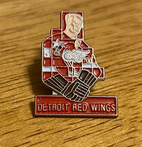 RED WINGS DETROIT GORDIE HOWE 700 GOALS NHL HOCKEY PIN Cover