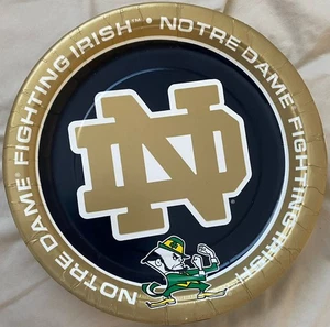Posten (13) NEU Notre Dame Fighting Irish College Abschlussfeier 9" Essteller - Bild 1 von 3