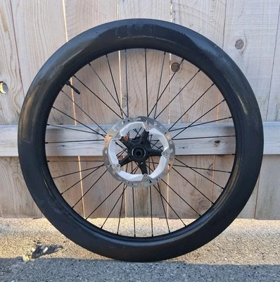 Rueda trasera de fibra de carbono de 60 mm de profundidad Dt Swiss 240 buje 180 mm disco eje pasante 32h usada Foto 1 de 4