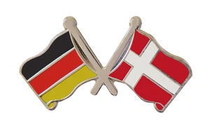 Pin insignia cortesía bandera de Dinamarca y bandera de Alemania amistad - Imagen 1 de 3