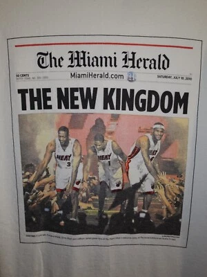 Camiseta Miami Heat Lebron James Big 3 Grande Para Hombre Blanca Gráfico Logo Foto 1 de 4