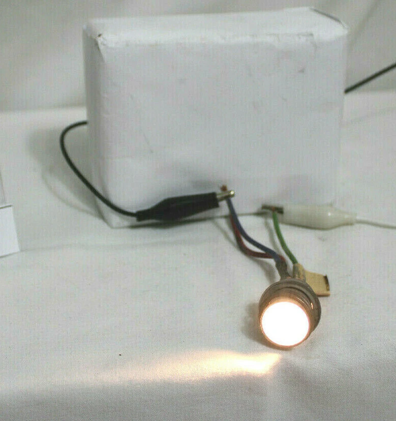 Mercury Park Lane Fomoco 1966 toma de luz de cortesía y cables tablero Foto 1 de 4