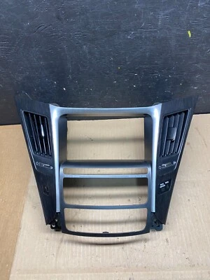 2011 to 2014 Hyundai Sonata Center Radio Climate Control Air Vent Bezel L0525 DG - Image 1 of 4