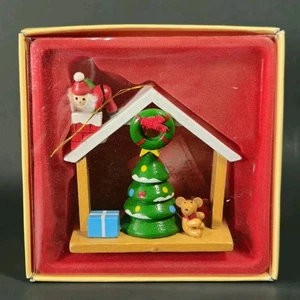 Vintage Dakin Christmas Window Woodpets Holz Weihnachtsschmuck Santa 1987  - Bild 1 von 13