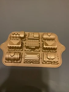 Nordic Ware 3D Eisenbahn Zug Kuchenform Form Guss 5 Tassen 1,2 Liter Made in USA - Bild 1 von 6