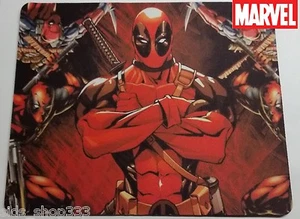 DEADPOOL STALKING MARVEL FUMETTI!! TAMPONE MOUSE COMPUTER ANTISCIVOLO 9 X 7 pollici - Foto 1 di 5