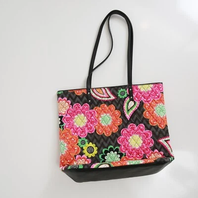 Сумка с короткими ручками дневная Vera Bradley Ziggy Zinnia оранжевая розовая черная зигзагообразная с узором пейсли цветочный узор - Изображение 1 из 4