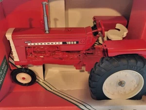 ERTL - Tractor agrícola rojo Cockshutt 1655 fundido a presión eje delantero estrecho 1:16 NUEVO - Imagen 1 de 7