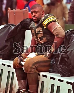NFL Green Bay Packers Reggie White Taking a Break 8 X 10 REPRINT Photo Picture - Picture 1 of 1