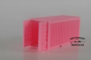 SW Replicas HO Scale 220-1309: 20' CARGO CONTAINER - BOTH DOORS OPEN - PINK - Imagen 1 de 4