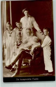 39675825 - Foto W. Niederastroht Die kronprinzliche Familie Matrosenanzug Adel - Bild 1 von 2
