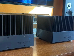 PASS LABS Aleph 0 Single Ended Class A Mono Block Amplifier Pair, SN 4009 & 4010 - Picture 1 of 24