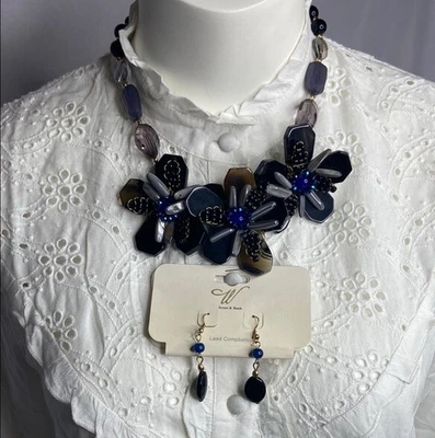 "Juego de collar floral grande de 6"" negro, marrón y gris de W piedras y cuentas" Foto 1 de 4