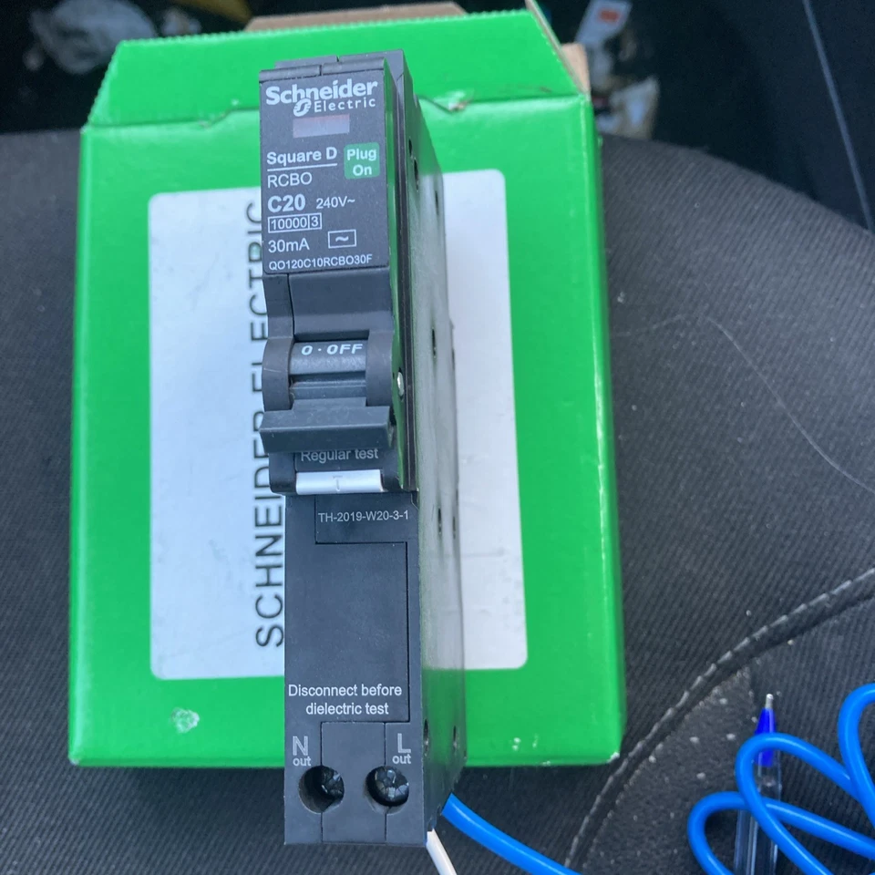 Schneider QOVs QOE 20A 20 Amp RCBO C20 QO120C10RCBO30F Square D 30mA   - Image 1 of 3