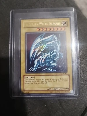 Yu-Gi-Oh Blue-Eyes White Dragon Rare Holo Card SDK-001 - Image 1 of 4