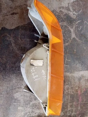 Luz de estacionamiento en la esquina del conductor izquierdo Ford F250 1995 9228031 Foto 1 de 4