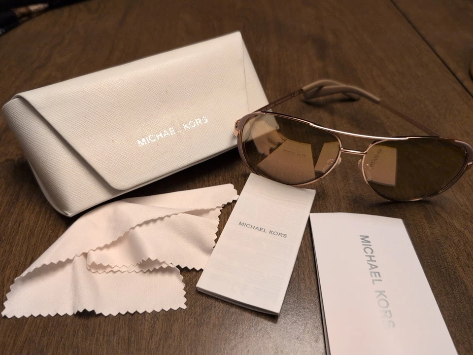Очки солнцезащитные Michael Kors Chelsea розовое золото обнаженные бежевые зеркальный чехол сертификат  - Изображение 1 из 4