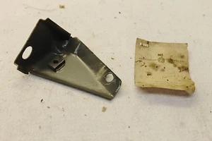 NOS Mopar 1964 Chrysler Newport, New Yorker, 300 Front Fender Dust Shield Brace - Foto 1 di 1