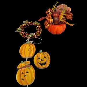Calabaza decorativa de otoño con calabazas de follaje de otoño y corona colgante con calabazas de madera  - Imagen 1 de 10