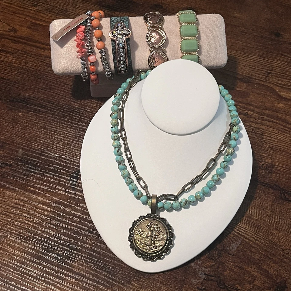 Turquesa vintage (¿howlite?) Collar y pulsera medalla de latón vintage Foto 1 de 4