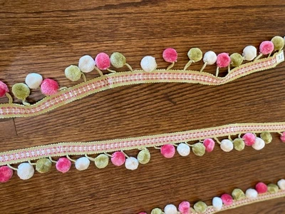 Almohadas tapizadas Pom Pom Trim cortinas verde salvia, crema. rosa nuevo 5 yardas 19" Foto 1 de 4