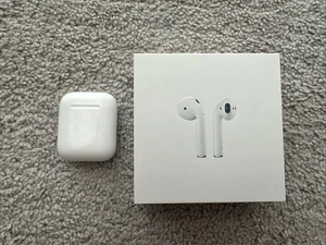 Apple Airpods 2nd generation *FOR PARTS NOT WORKING* - Photo 1 sur 6