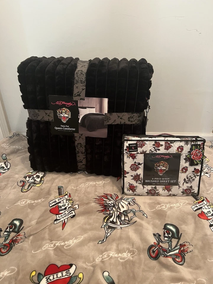 Edredón Ed Hardy Negro Imitación Piel Queen y Juego de Cama 6 Piezas Calavera Rosas Corazones Blanco/Rojo Foto 1 de 4