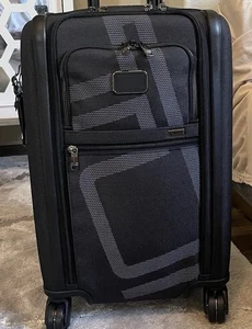 Tumi International Dual Access 4-Wheeled Carry-On Black - Picture 1 of 7